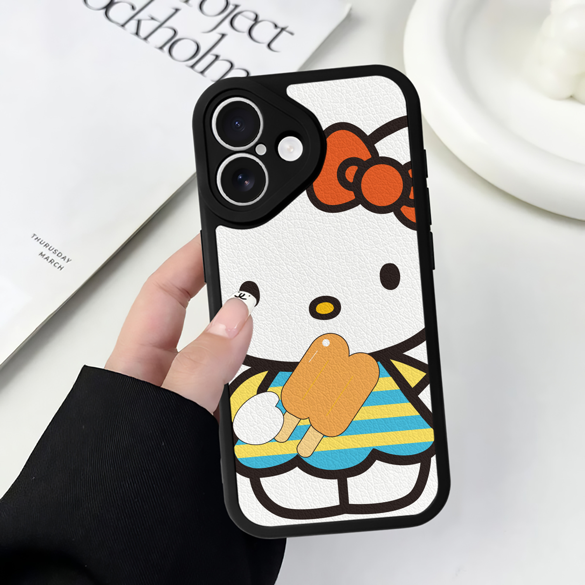 （画像用） Hello Kitty ハローキティ 【iPhone 16シリーズ対応】シリコンスマホケース（レザー調） 材質：シリコン